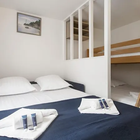 Studio 150m From The - - Welkeys *